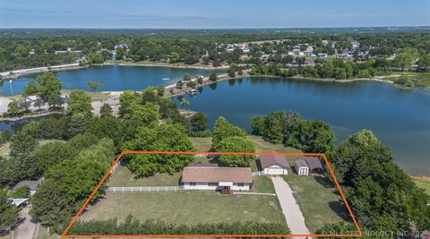 Photo of 304 Liberty RD, Sulphur, OK 73086 (MLS # 2615928)