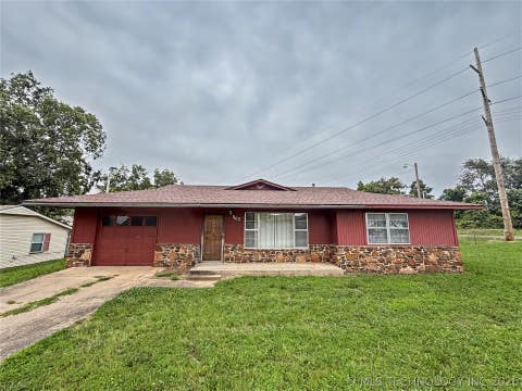 Photo of 1102 W 1st Street, Tahlequah, OK 74464 (MLS # 2622896)