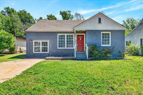 Photo of 1936 S Johnstone Avenue, Bartlesville, OK 74003 (MLS # 2614655)