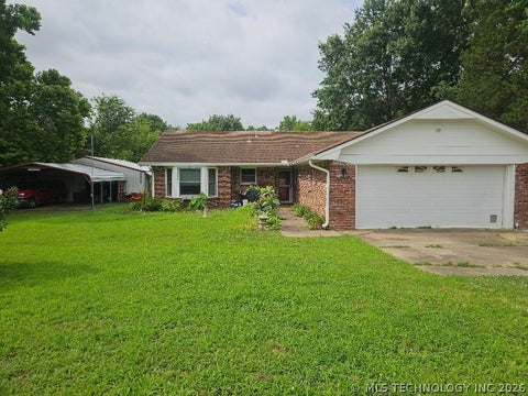 Photo of 621 E 56th Street S, Muskogee, OK 74403 (MLS # 2622687)