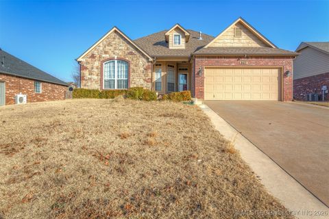 Photo of 8412 E Lansing Street, Broken Arrow, OK 74014 (MLS # 2602486)