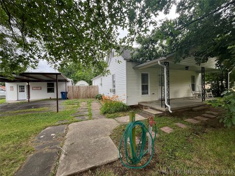 Photo of 610 W Washington Avenue, Krebs, OK 74501 (MLS # 2616342)
