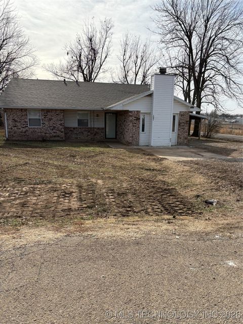 Photo of 1001 E Pecan Street, Cushing, OK 74023 (MLS # 2602695)