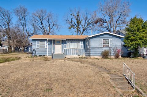 Photo of 1518 Baltimore Street, Muskogee, OK 74403 (MLS # 2607957)