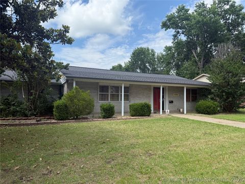 Photo of 4716 Fondulac ST, Muskogee, OK 74401 (MLS # 2620194)