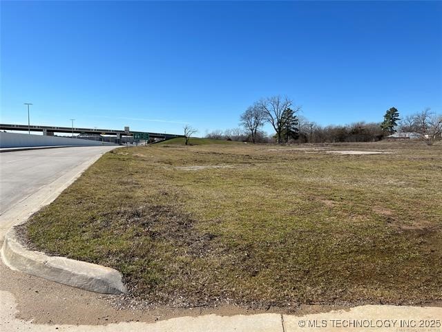 814 S Service Road
