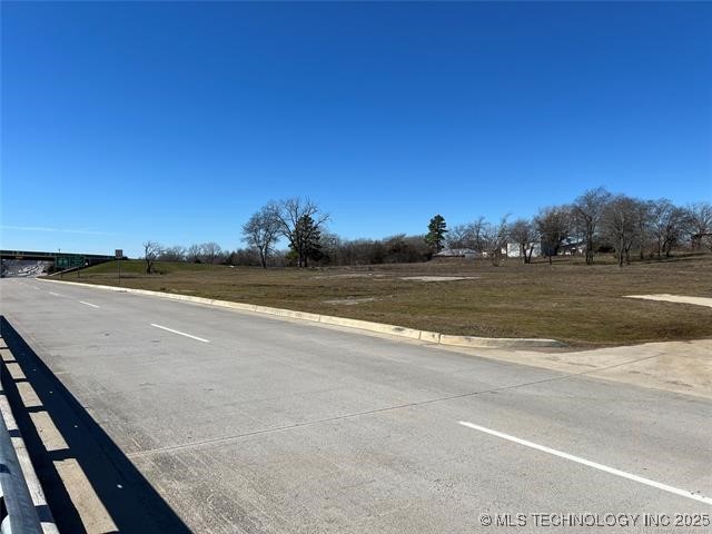 814 S Service Road