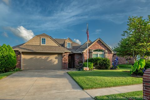 Photo of 1825 E Laredo Street, Broken Arrow, OK 74012 (MLS # 2626584)