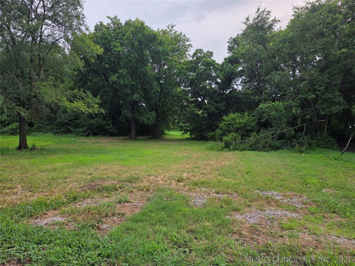 Photo 1 of 4 — 215 O Street NE, Ardmore, OK 73401