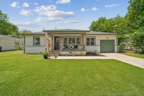 Photo of 1642 S Ash Place, Broken Arrow, OK 74012 (MLS # 2615853)