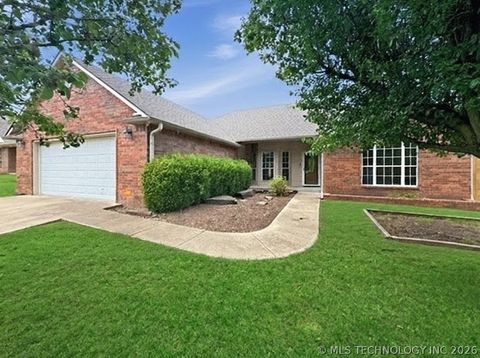Photo of 801 Juniper Road, Okmulgee, OK 74447 (MLS # 2615404)