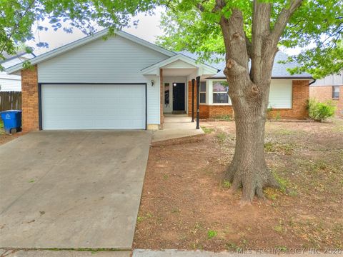 Photo of 3351 S 143rd EastAvenue, Tulsa, OK 74134 (MLS # 2624761)