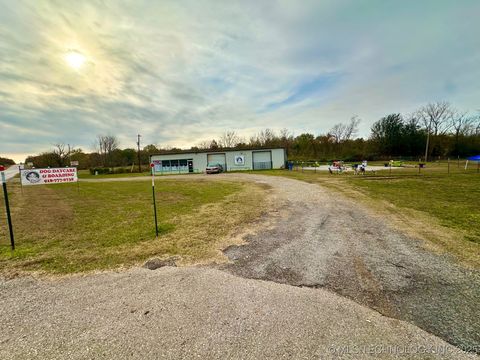 Photo of 465164 US Highway 64, Sallisaw, OK 74955 (MLS # 2530502)