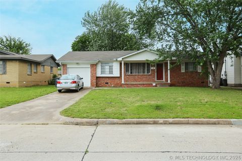 Photo of 2861 S 66th Place E, Tulsa, OK 74129 (MLS # 2616287)
