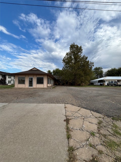 Photo of 418 W Rogers Boulevard, Skiatook, OK 74070 (MLS # 2637859)