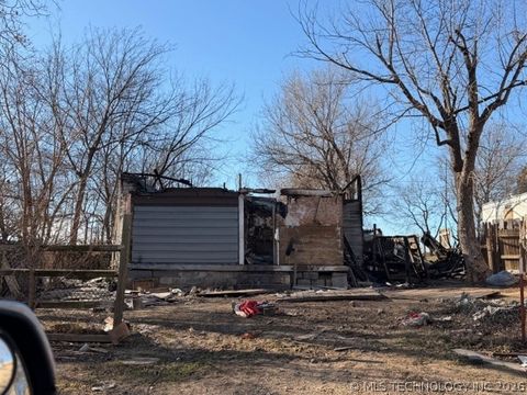 Photo of 5806 N Madison Avenue, Tulsa, OK 74126 (MLS # 2604942)