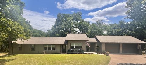 Photo of 2578 W Hillcrest Drive, Cleveland, OK 74020 (MLS # 2616653)