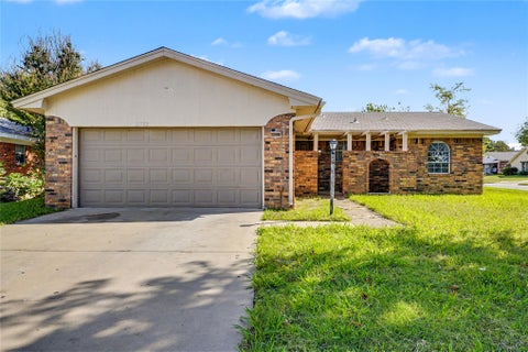 Photo of 2553 S 110th East EastAvenue, Tulsa, OK 74129 (MLS # 2638531)