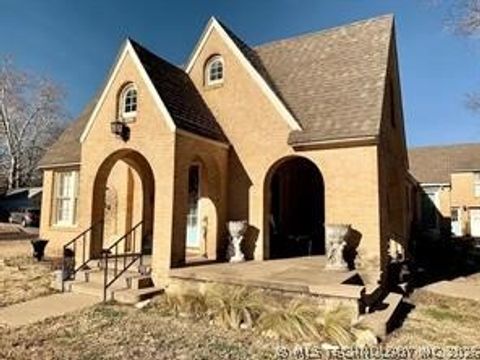 Photo of 1124 W Elm, Durant, OK 74701 (MLS # 2618706)