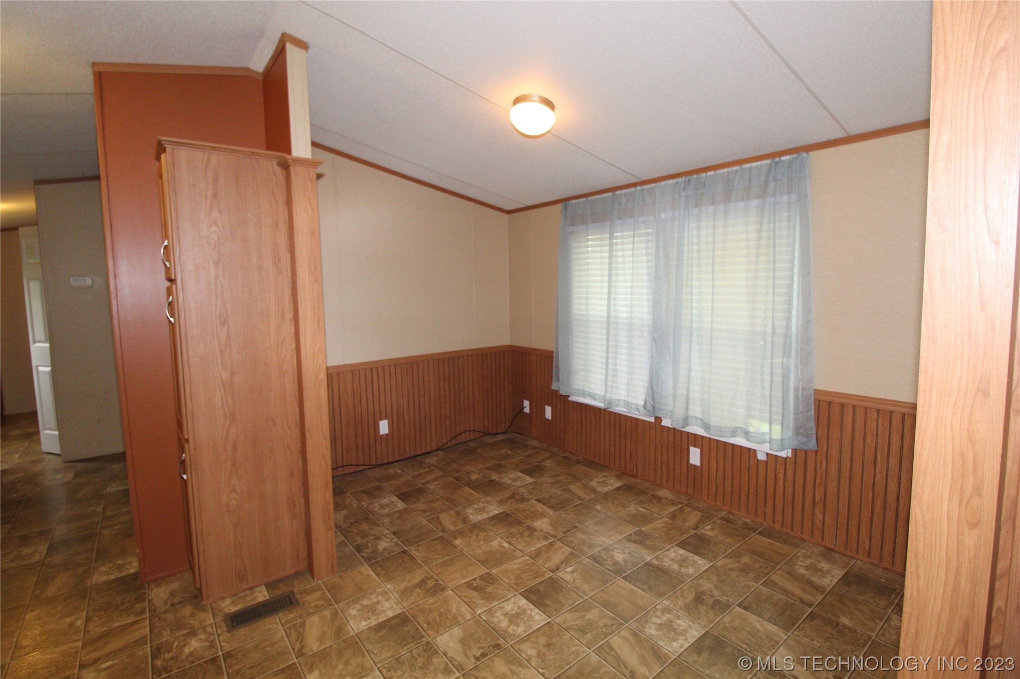 Photo 7 of 31 of 150 Raintree Lane mobile home
