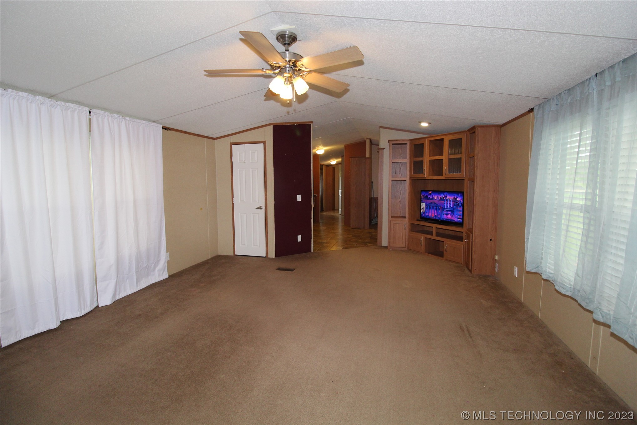 Photo 3 of 31 of 150 Raintree Lane mobile home