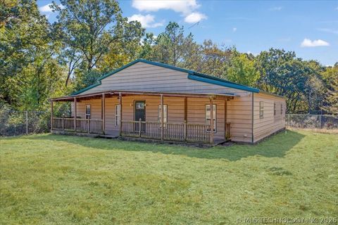 Photo of 136 Pine Street, Mead, OK 73449 (MLS # 2616719)