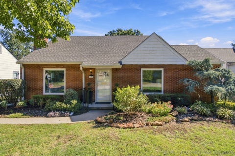 Photo of 1223 S Vandalia Avenue, Tulsa, OK 74112 (MLS # 2636191)