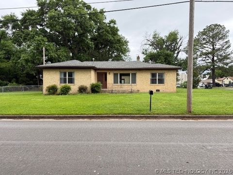 Photo of 301 S 30th Street, Muskogee, OK 74401 (MLS # 2616198)