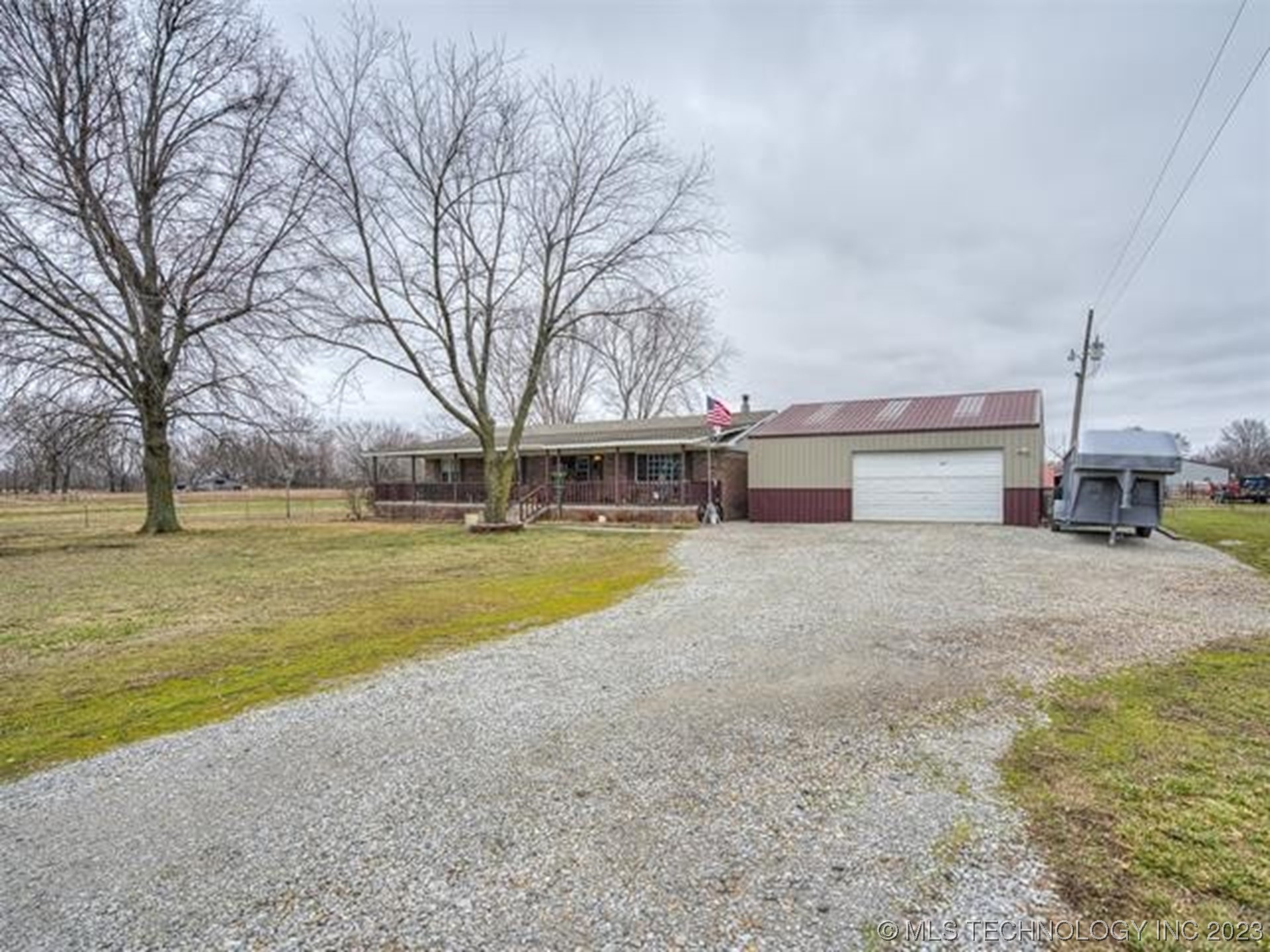 Photo 4 of 49 of 436932 E 250 Road house