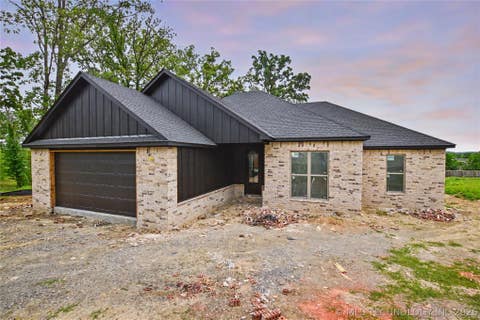 Photo of 685 Woodlands Drive, Tahlequah, OK 74464 (MLS # 2617784)