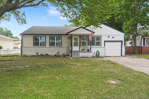Photo of 7514 E 6th Street, Tulsa, OK 74112 (MLS # 2618364)