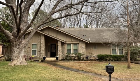 Photo of 7135 S Columbia Avenue, Tulsa, OK 74136 (MLS # 2607965)