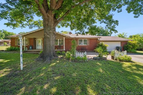 Photo of 758 Summer Lane, Claremore, OK 74017 (MLS # 2616288)