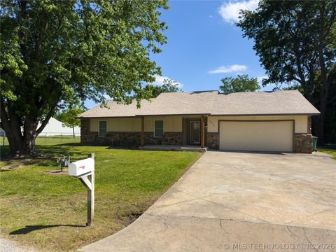 Photo of 23712 E 104th Street S, Broken Arrow, OK 74014 (MLS # 2536004)