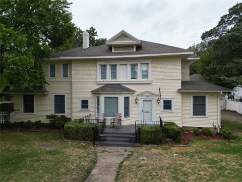 Photo of 219 F Street SW, Ardmore, OK 73401 (MLS # 2634861)