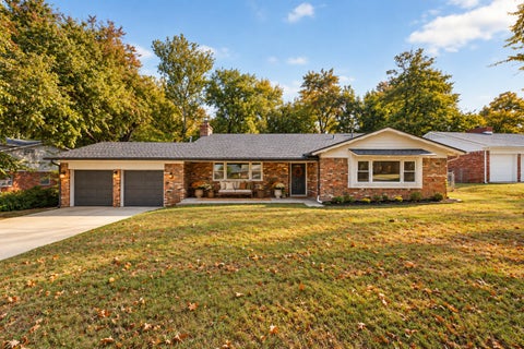 Photo of 1725 S Darlington Avenue, Tulsa, OK 74112 (MLS # 2637805)