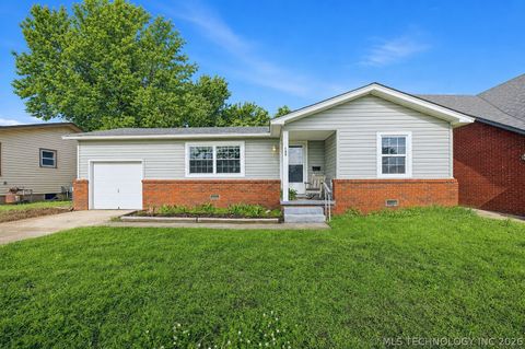 Photo of 107 S 43rd West Avenue, Tulsa, OK 74127 (MLS # 2616230)