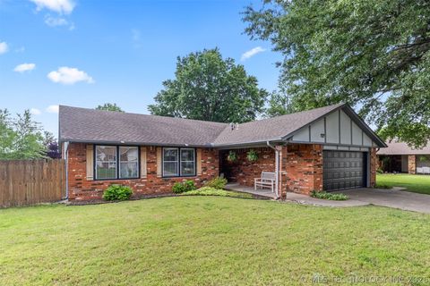 Photo of 10002 E 117th Place S, Bixby, OK 74008 (MLS # 2616712)