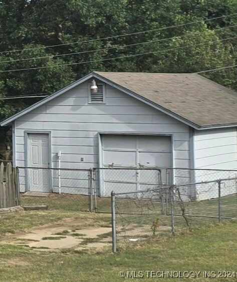 Photo 20 of 24 of 1309 W Eucha Creek Boulevard N house