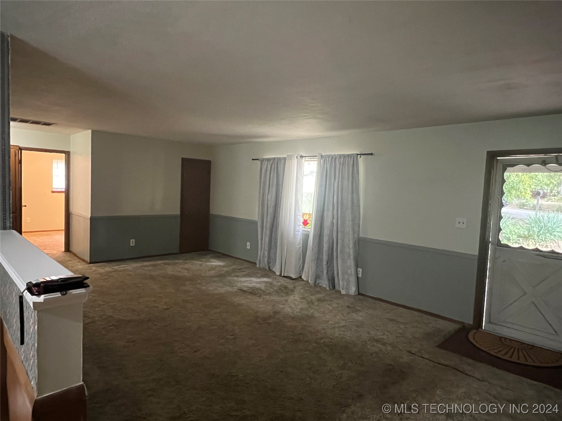 Photo 4 of 24 of 1309 W Eucha Creek Boulevard N house
