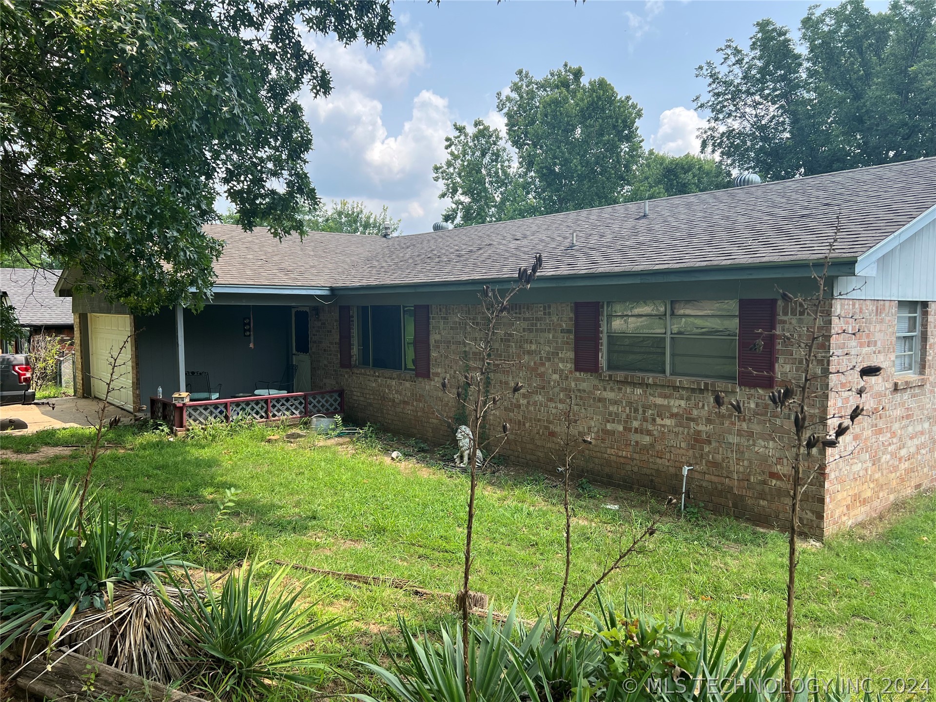 Photo 2 of 24 of 1309 W Eucha Creek Boulevard N house