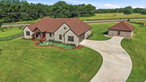 Photo of 15 N Wilderness Road, Calera, OK 74730 (MLS # 2622780)
