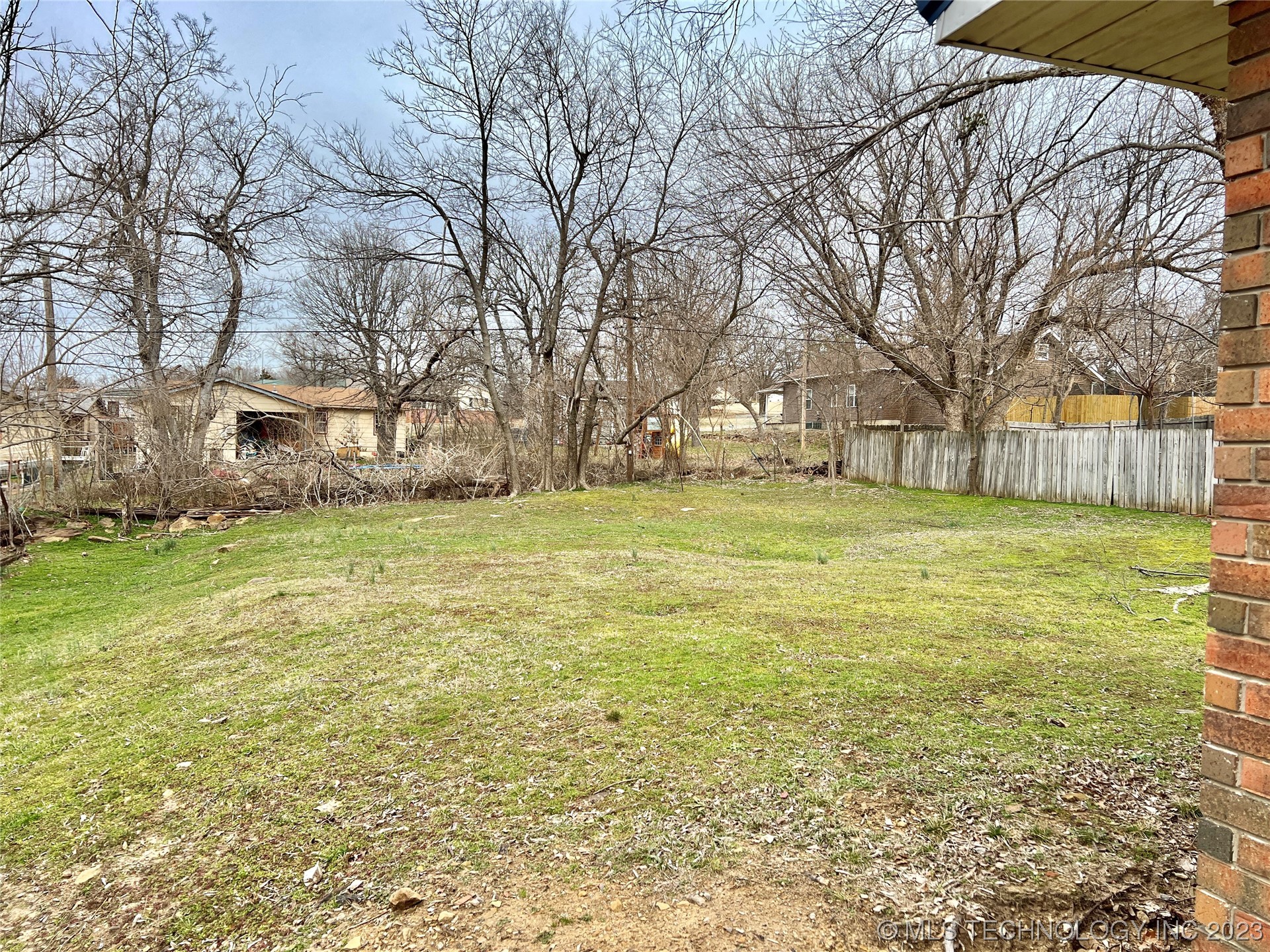 Photo 4 of 26 of 1311 E Kiowa Avenue house