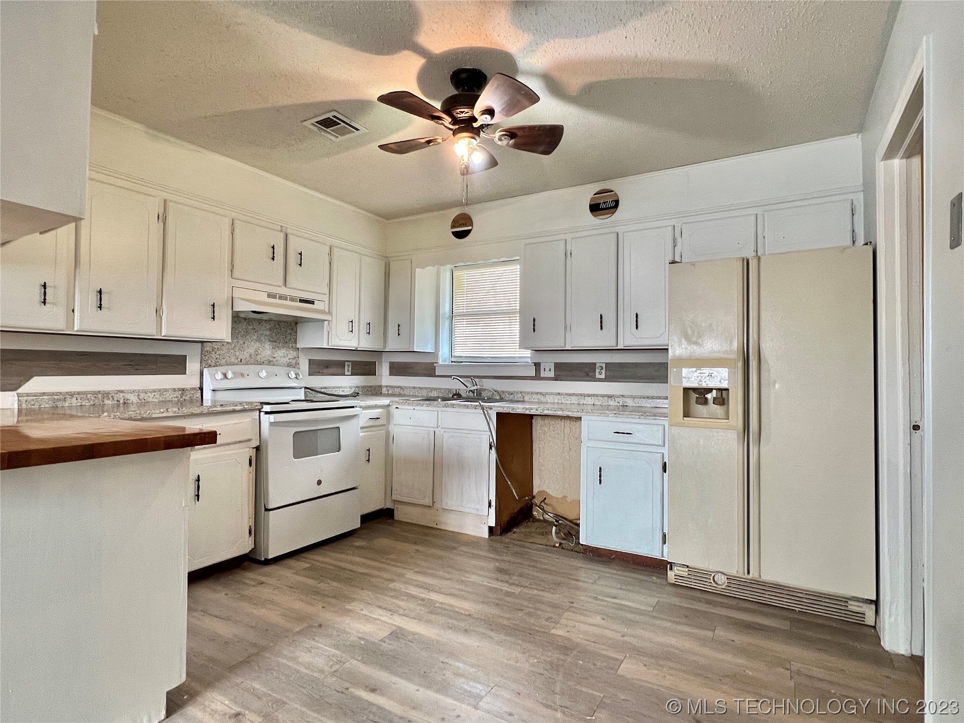 Photo 8 of 26 of 1311 E Kiowa Avenue house