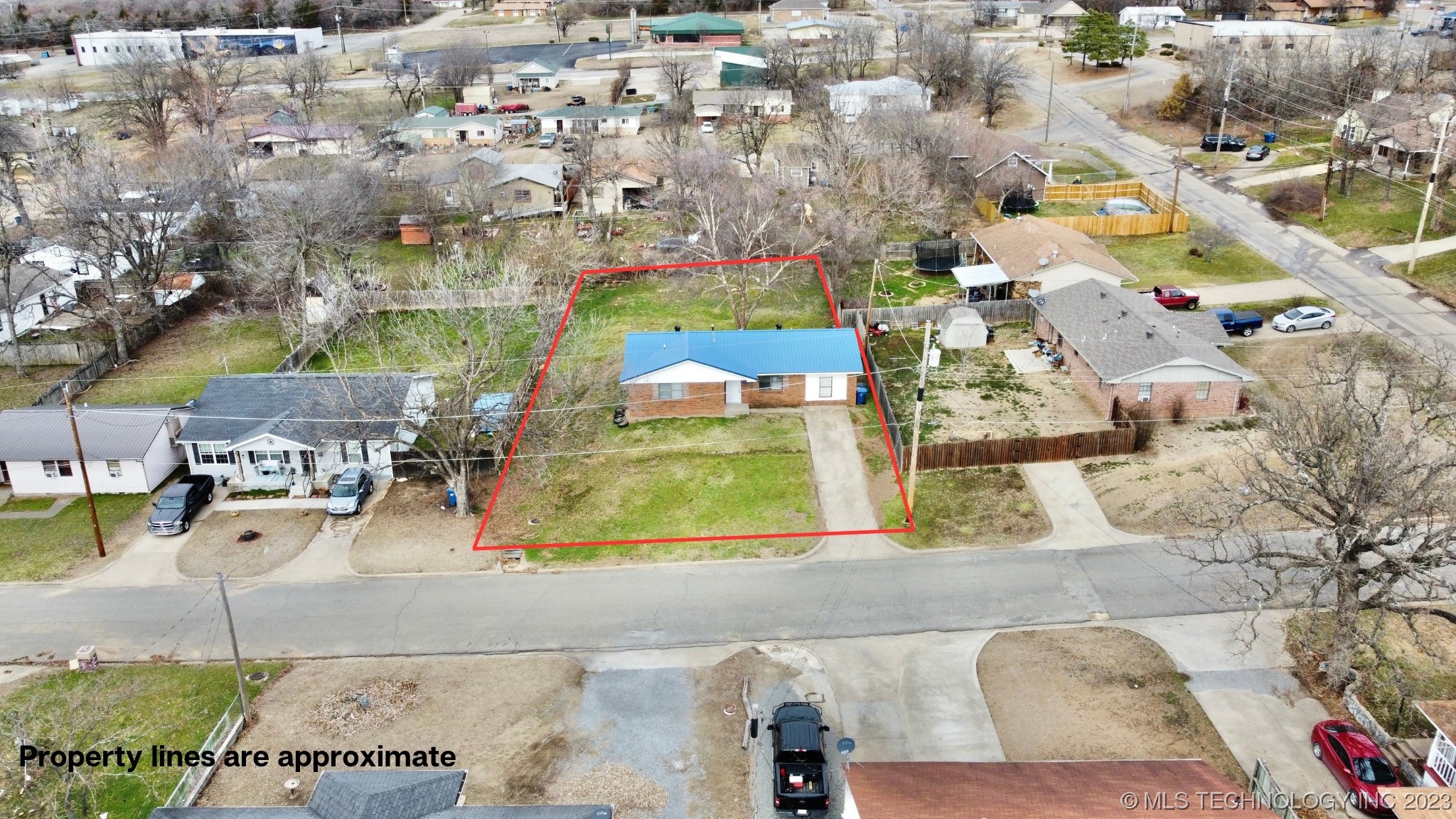 Photo 23 of 26 of 1311 E Kiowa Avenue house