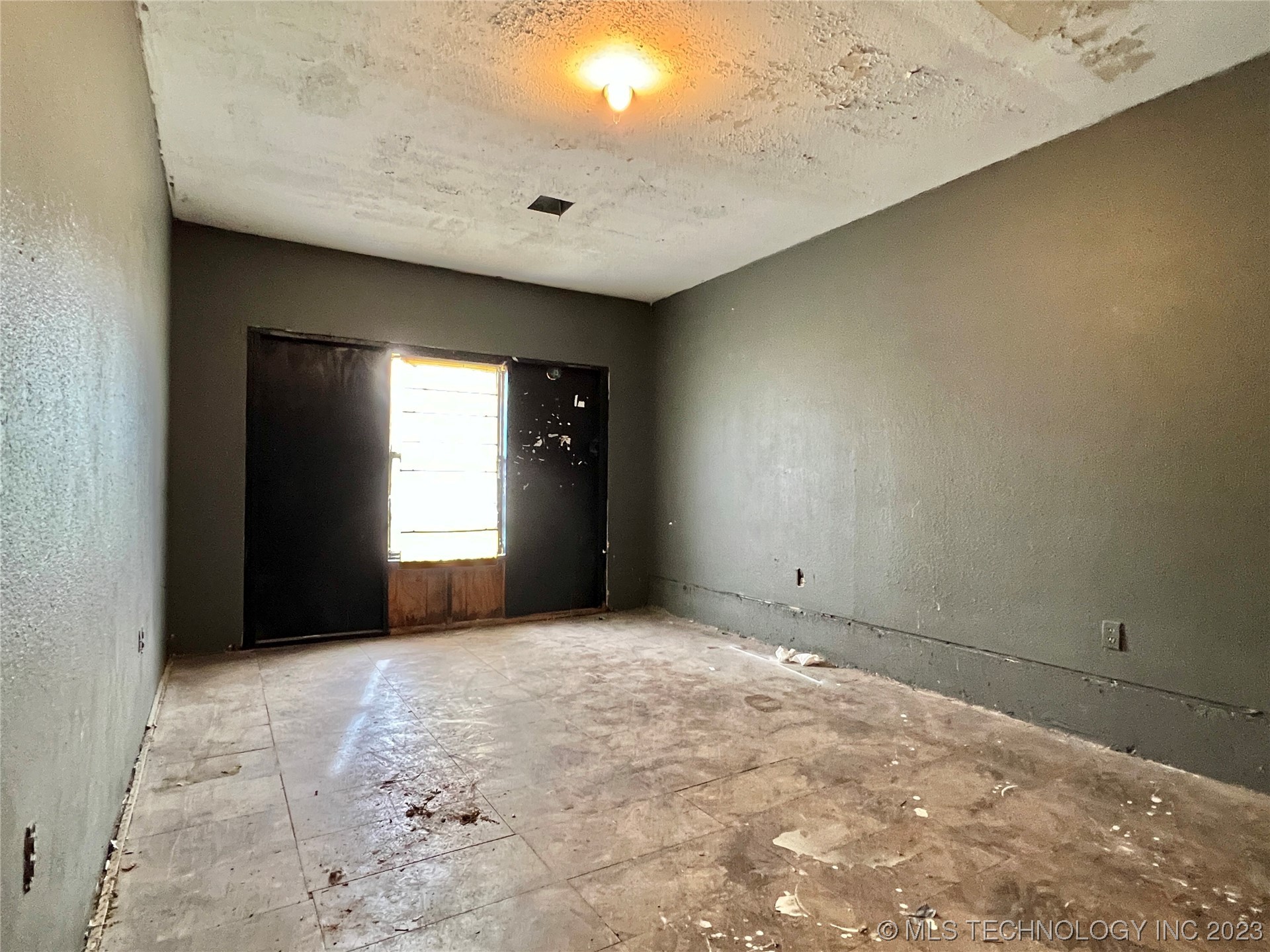 Photo 11 of 26 of 1311 E Kiowa Avenue house