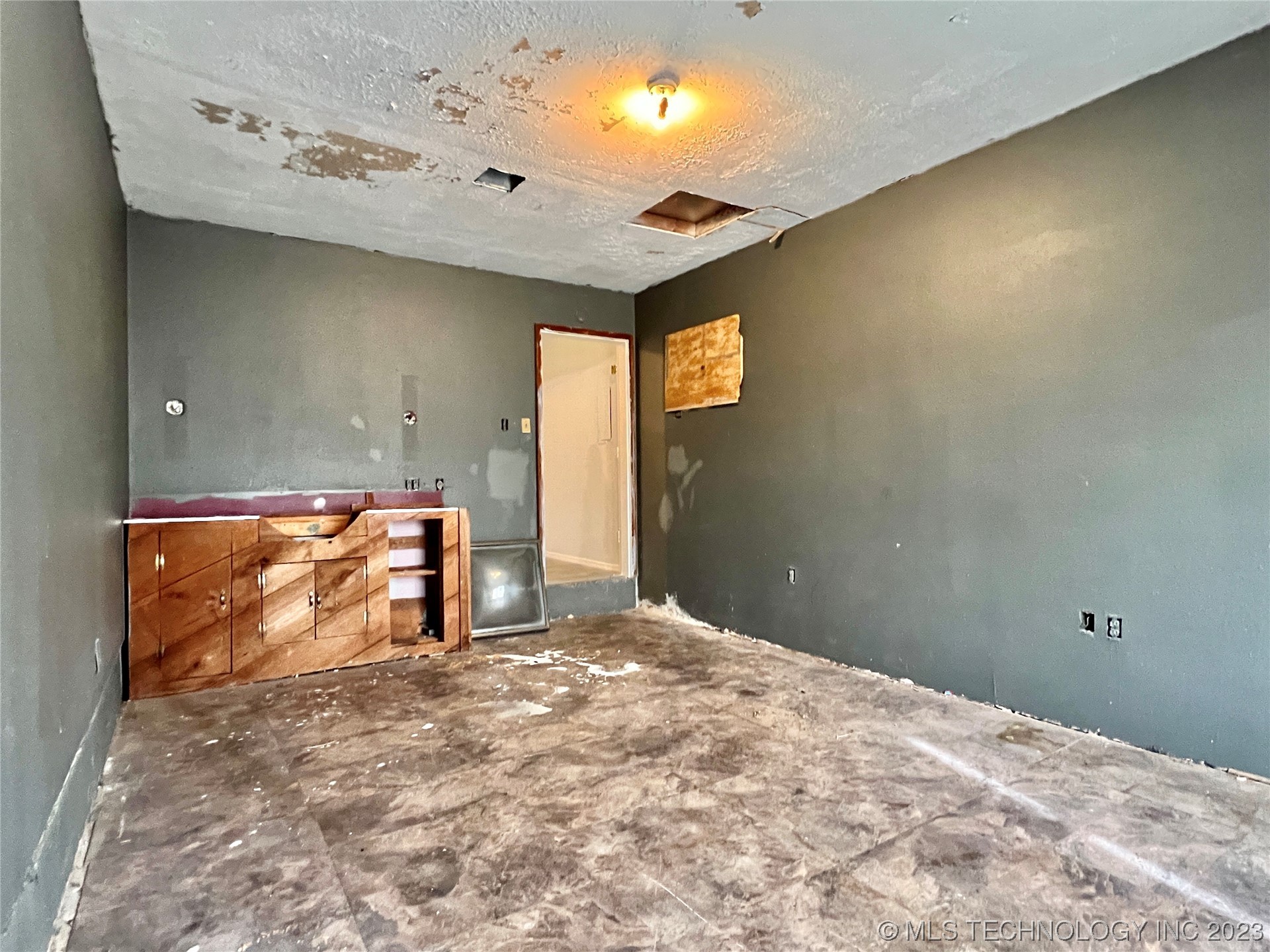 Photo 12 of 26 of 1311 E Kiowa Avenue house