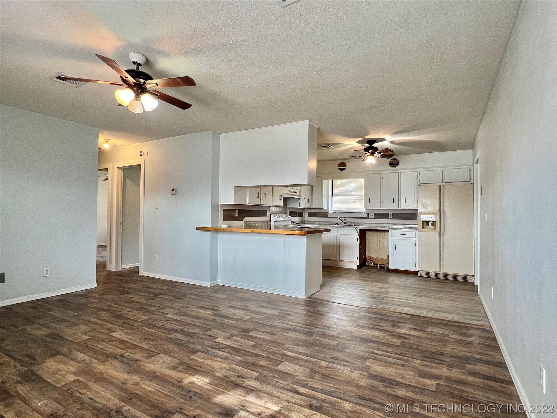 Photo 7 of 26 of 1311 E Kiowa Avenue house