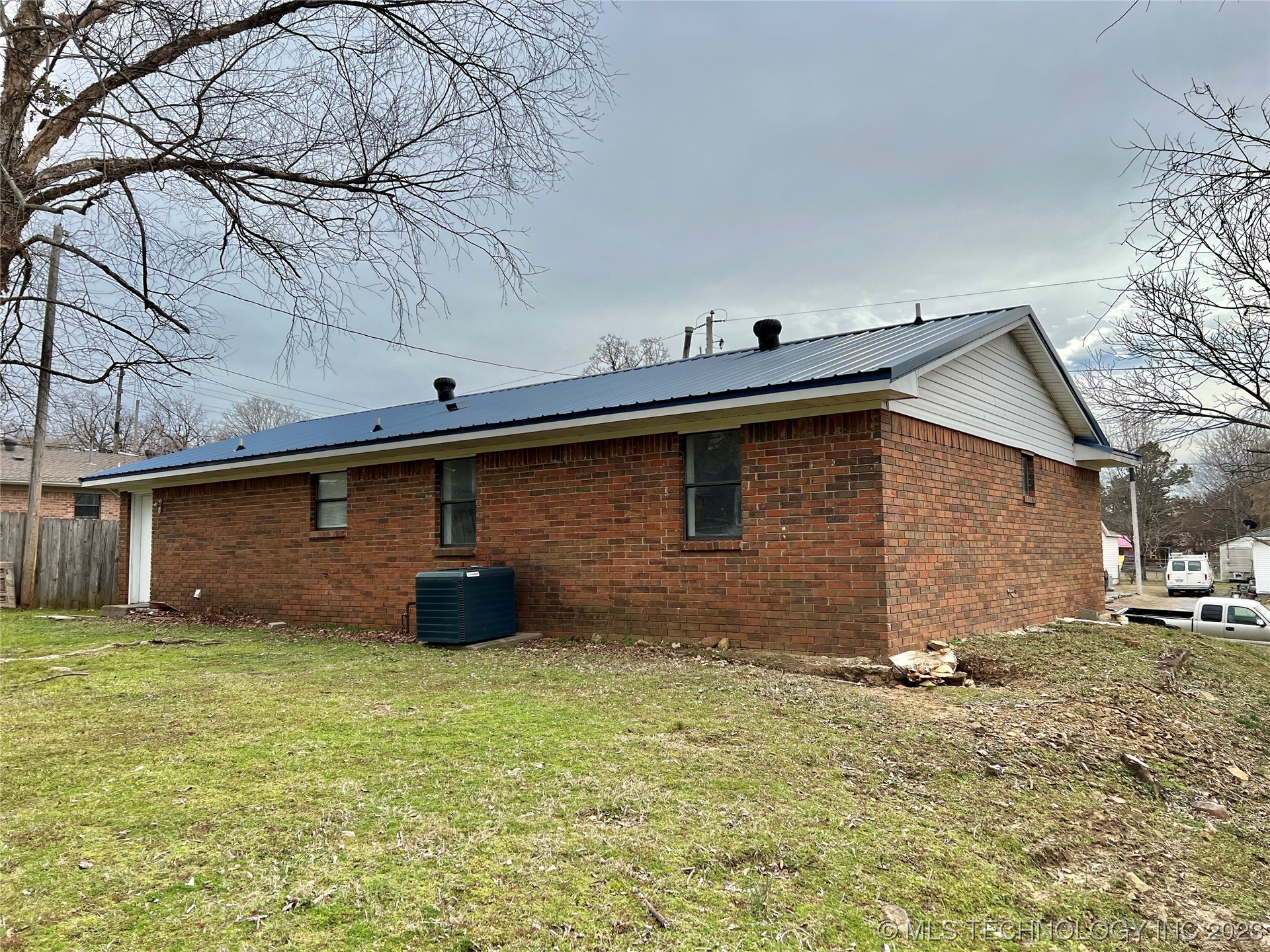 Photo 3 of 26 of 1311 E Kiowa Avenue house