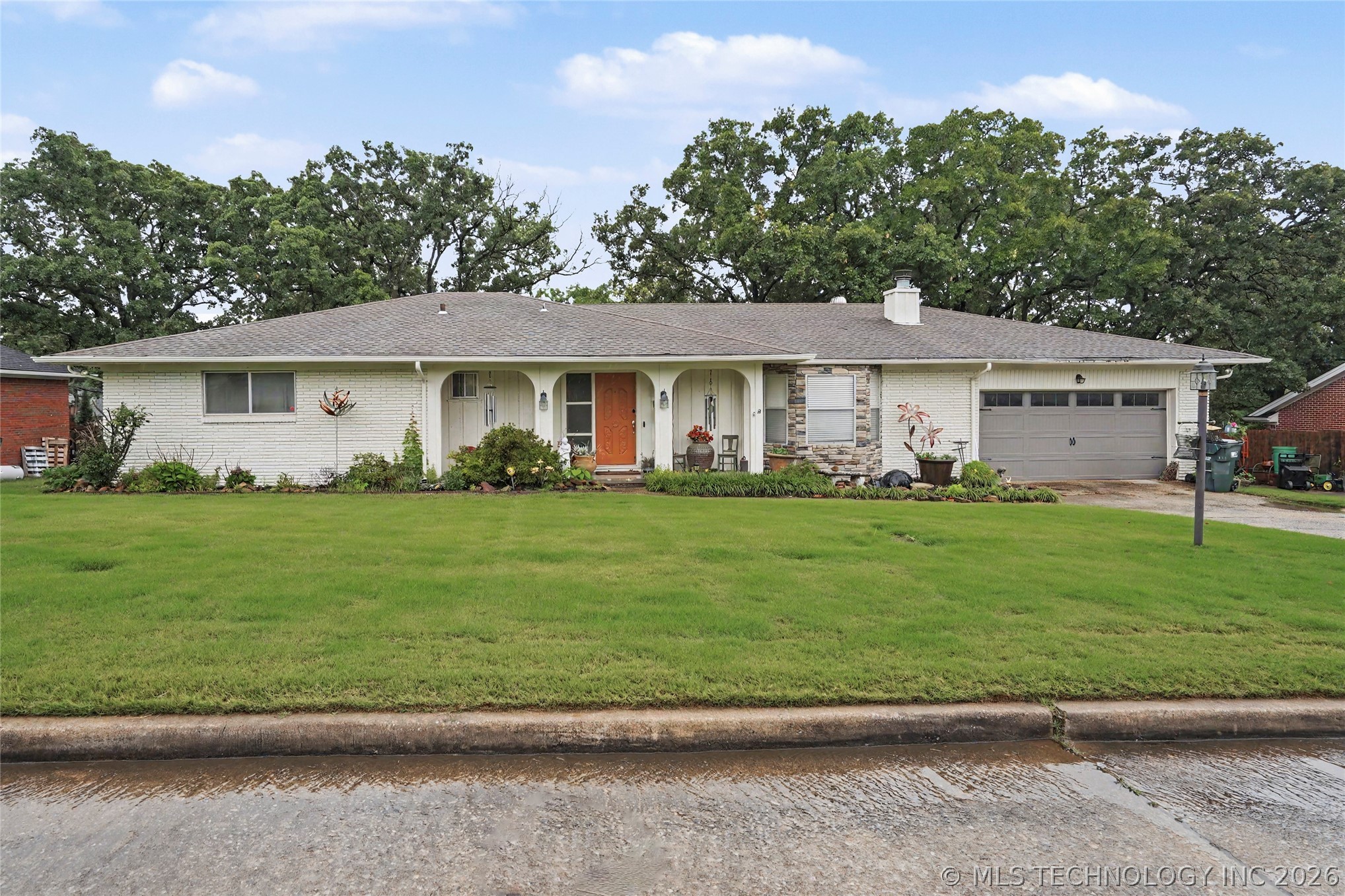 Photo 1 of 28 — 1212 E Teresa Avenue, Sapulpa, OK 74066